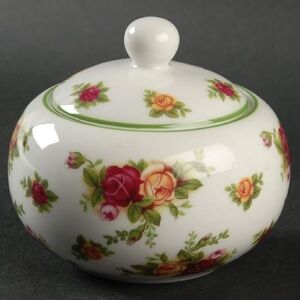 Royal Albert Old Country Roses White (Green Trim) Sugar Bowl with lid